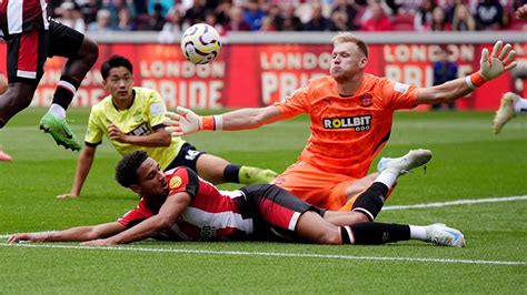 Brentford 3 .